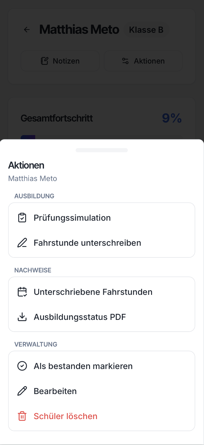 Aktionen-Menü mit Fahrstunde unterschreiben und Ausbildungsstatus PDF